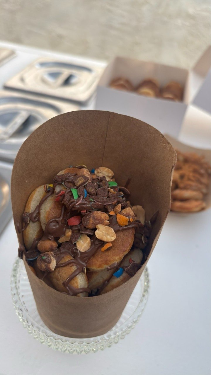 Mini pancakes en cornet, chocolat et éclats