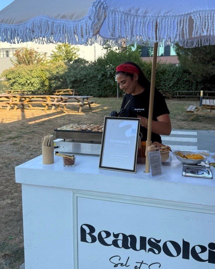 Ines au stand Beausoleil